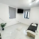 Apollo 1 Apartment *