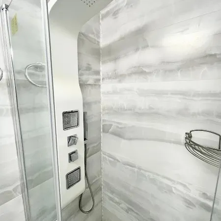 Appartement Apollo 1 *